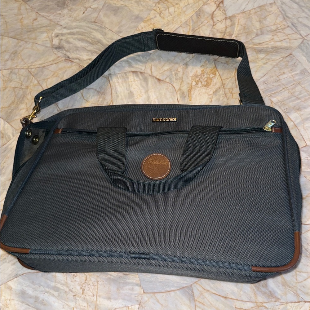 Samsonite‎ Dark Gray Travel Bag